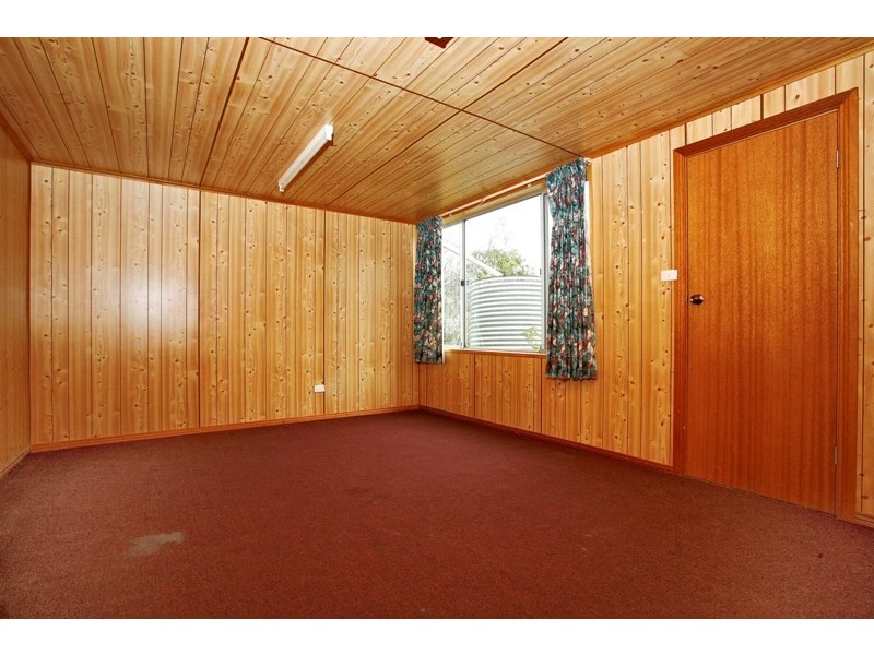 11 Folkestone Tce, Victor Harbor SA 5211