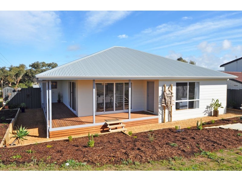11 James Avenue, Victor Harbor SA 5211
