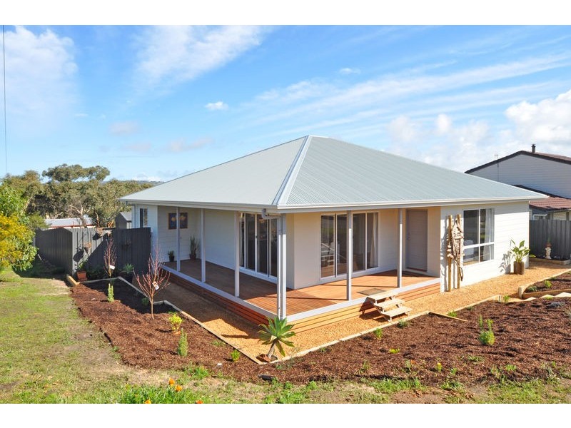 11 James Avenue, Victor Harbor SA 5211