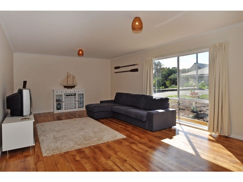 11 James Avenue, Victor Harbor SA 5211
