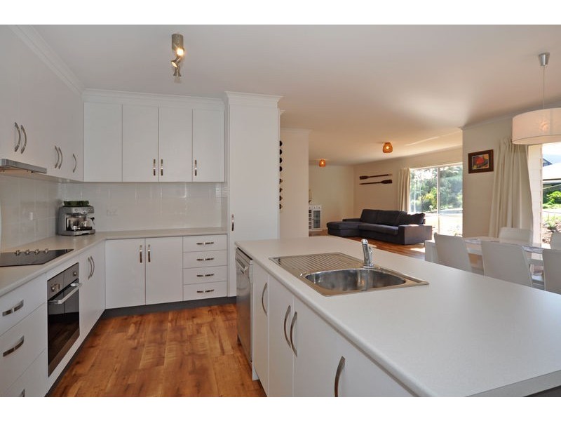 11 James Avenue, Victor Harbor SA 5211