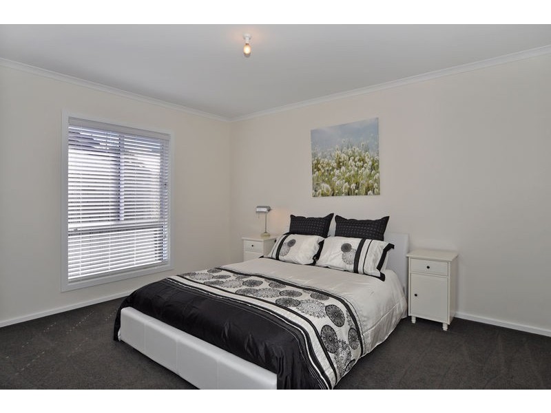 11 James Avenue, Victor Harbor SA 5211