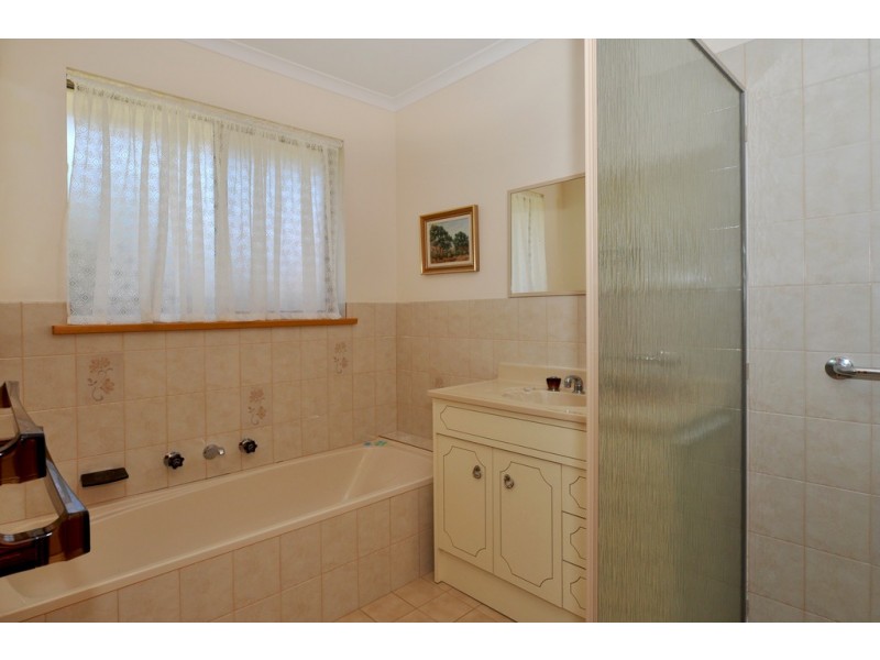 5 Narinna Avenue, Hayborough SA 5211