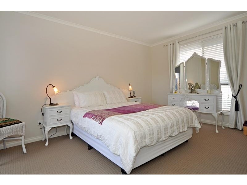 8 Beverley Grove, Encounter Bay SA 5211