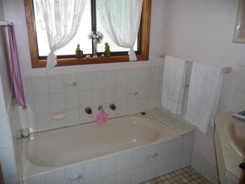 13 Folkestone Terrace, Victor Harbor SA 5211