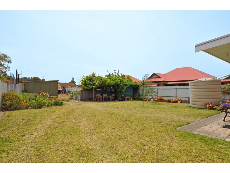 34 Hill St, Victor Harbor SA 5211
