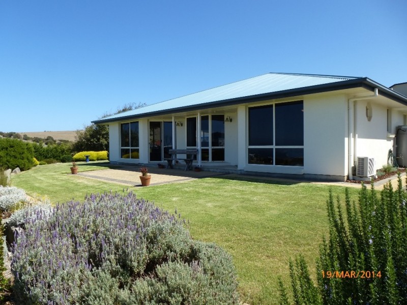 2 Cygnet Ct, Encounter Bay SA 5211
