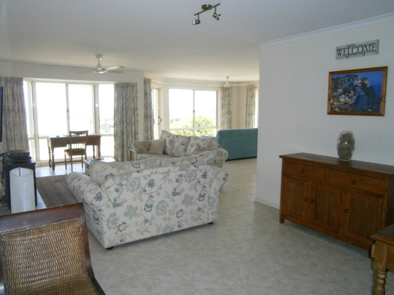 2 Cygnet Ct, Encounter Bay SA 5211