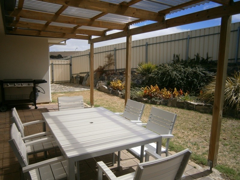 2 Cygnet Ct, Encounter Bay SA 5211