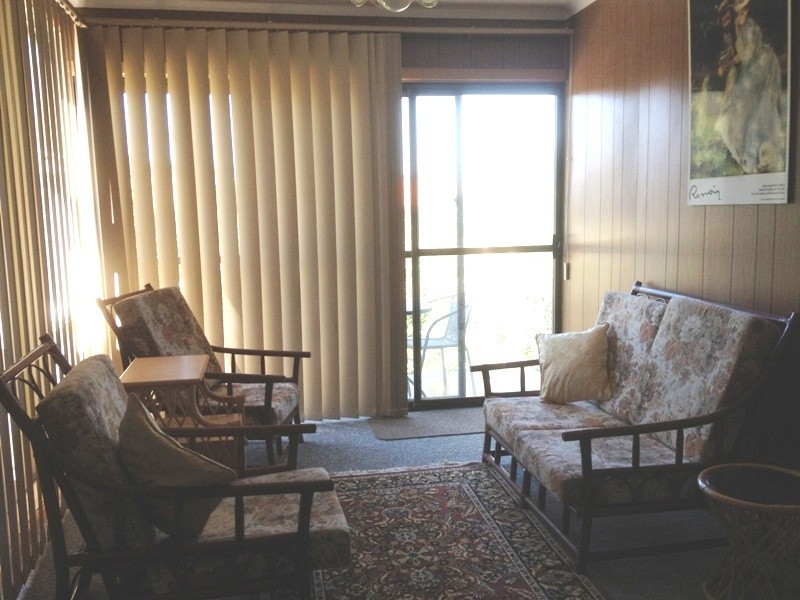 8 Bond Ave, Victor Harbor SA 5211