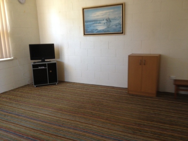 8 Bond Ave, Victor Harbor SA 5211