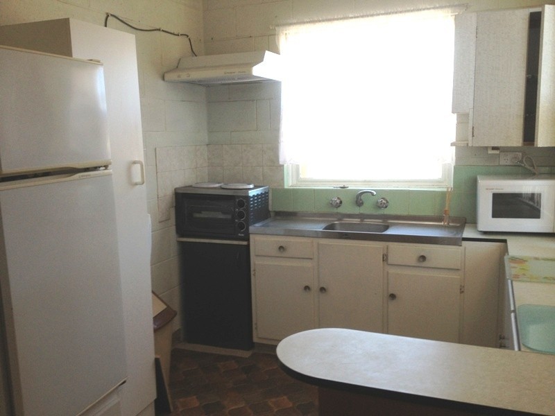 8 Bond Ave, Victor Harbor SA 5211