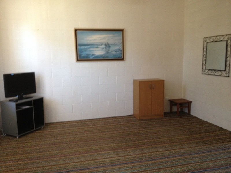 8 Bond Ave, Victor Harbor SA 5211