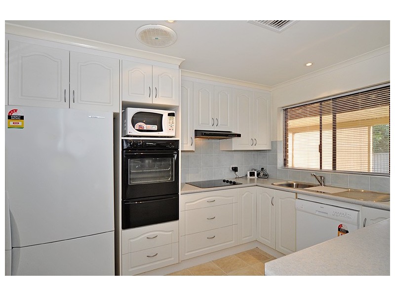 3 River Rd, Victor Harbor SA 5211