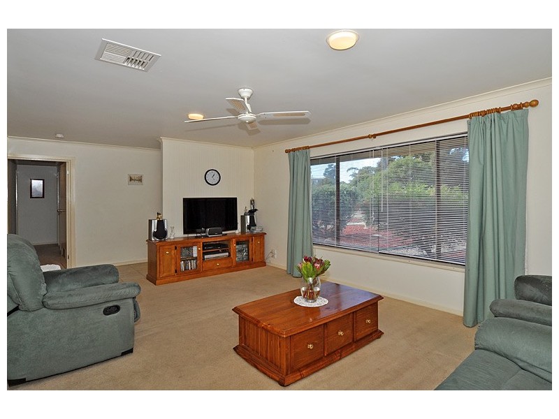 3 River Rd, Victor Harbor SA 5211