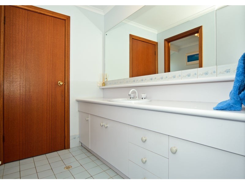 17 Cowan Avenue, Mccracken SA 5211