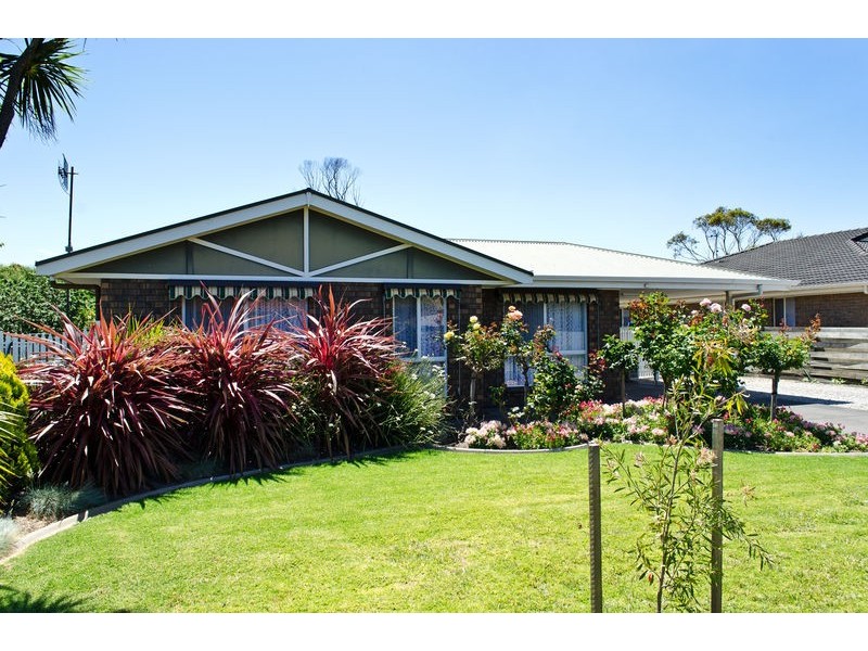 17 Cowan Avenue, Mccracken SA 5211