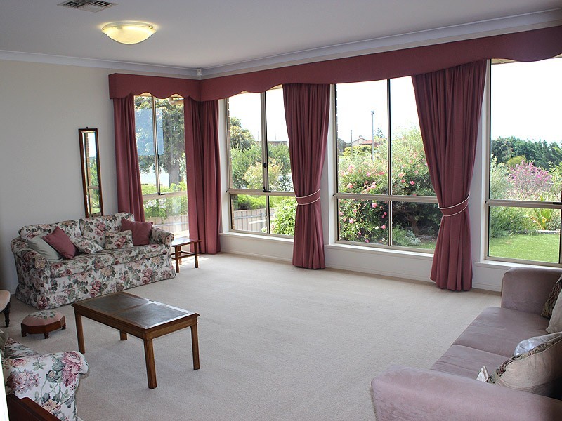 45 Hindmarsh Road, Victor Harbor SA 5211