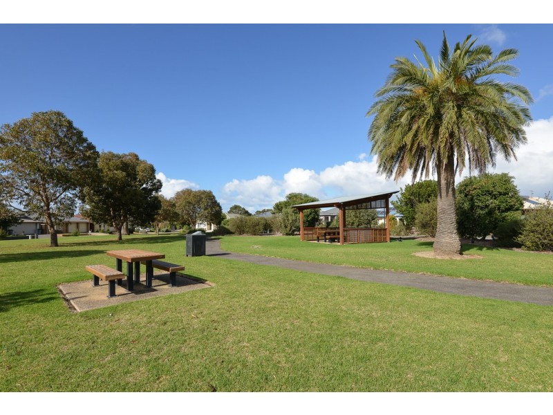 106 Matthew Flinders Drive, Encounter Bay SA 5211