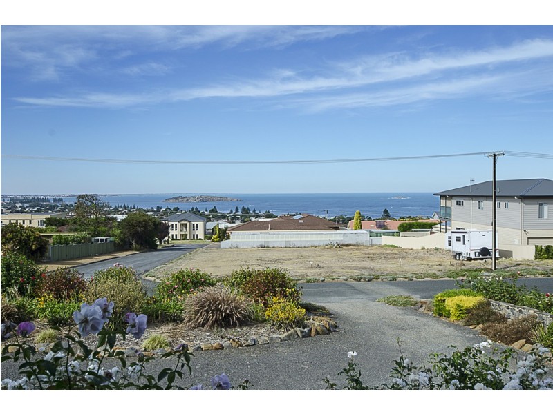 9 Norma Crescent, Encounter Bay SA 5211