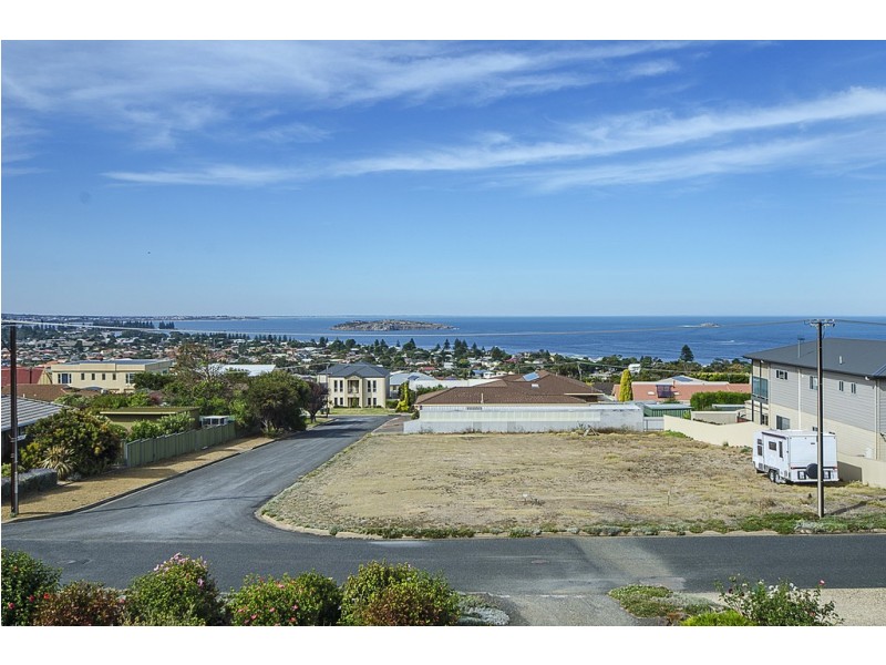9 Norma Crescent, Encounter Bay SA 5211