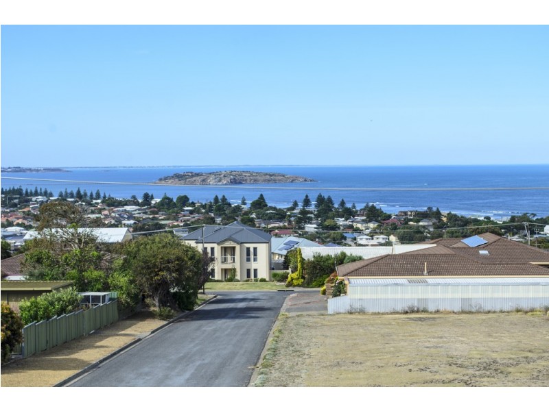 9 Norma Crescent, Encounter Bay SA 5211