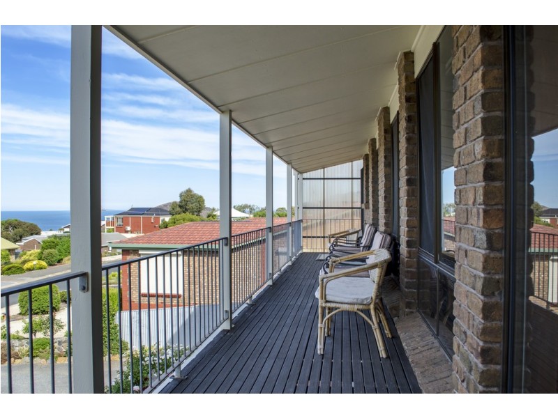 9 Norma Crescent, Encounter Bay SA 5211