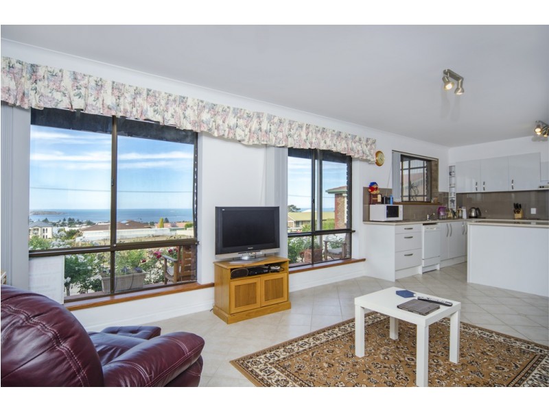 9 Norma Crescent, Encounter Bay SA 5211