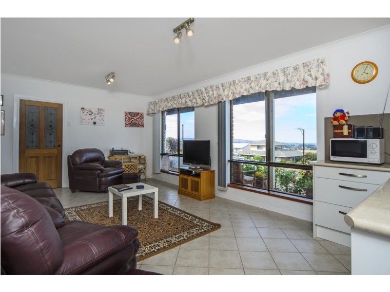 9 Norma Crescent, Encounter Bay SA 5211