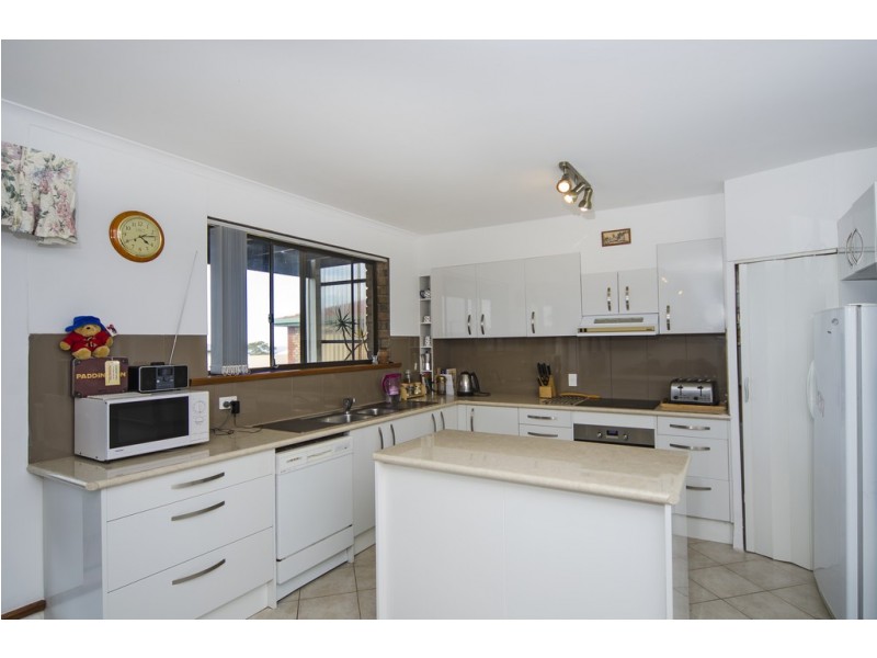 9 Norma Crescent, Encounter Bay SA 5211