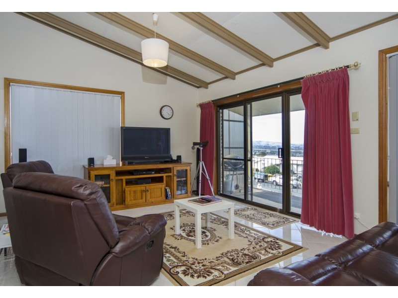 9 Norma Crescent, Encounter Bay SA 5211