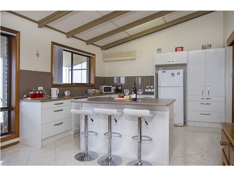 9 Norma Crescent, Encounter Bay SA 5211