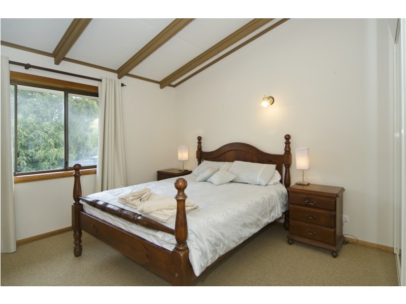 9 Norma Crescent, Encounter Bay SA 5211