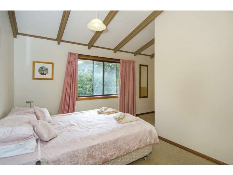 9 Norma Crescent, Encounter Bay SA 5211