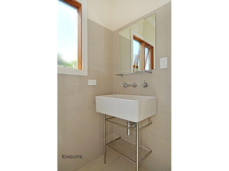 5 Dwiar Road, Victor Harbor SA 5211