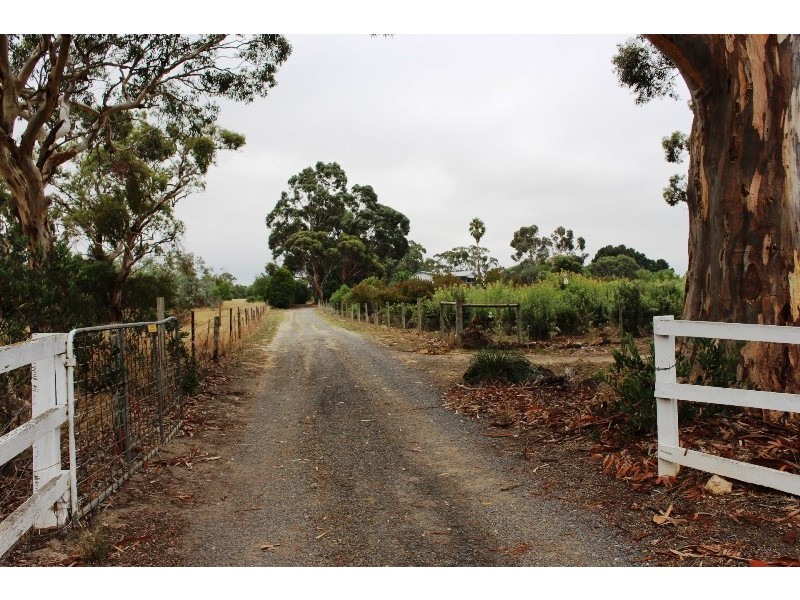 137 Waggon Road, Victor Harbor SA 5211