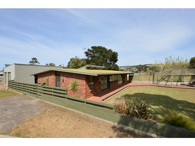 6 Meyer Street, Victor Harbor SA 5211
