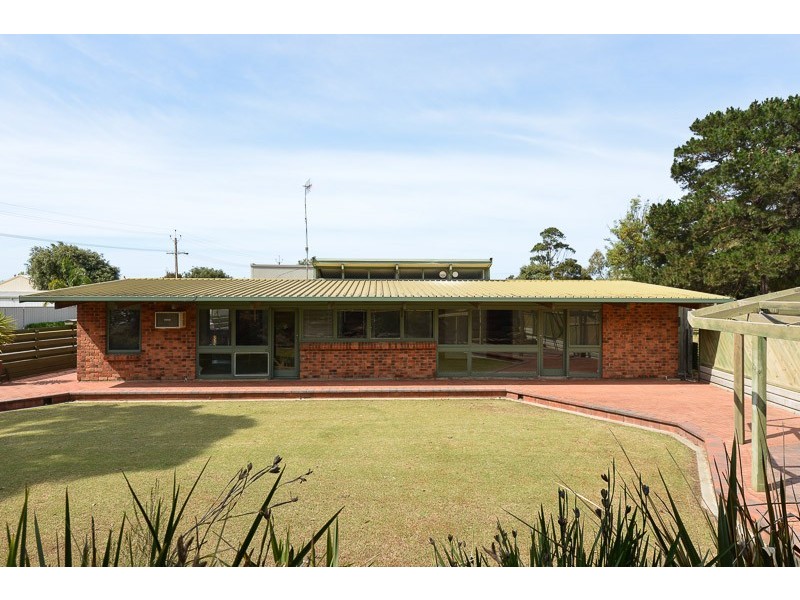 6 Meyer Street, Victor Harbor SA 5211