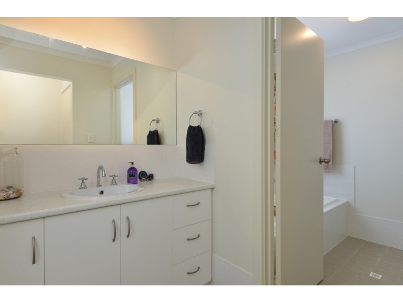5 The Drive, Mccracken SA 5211