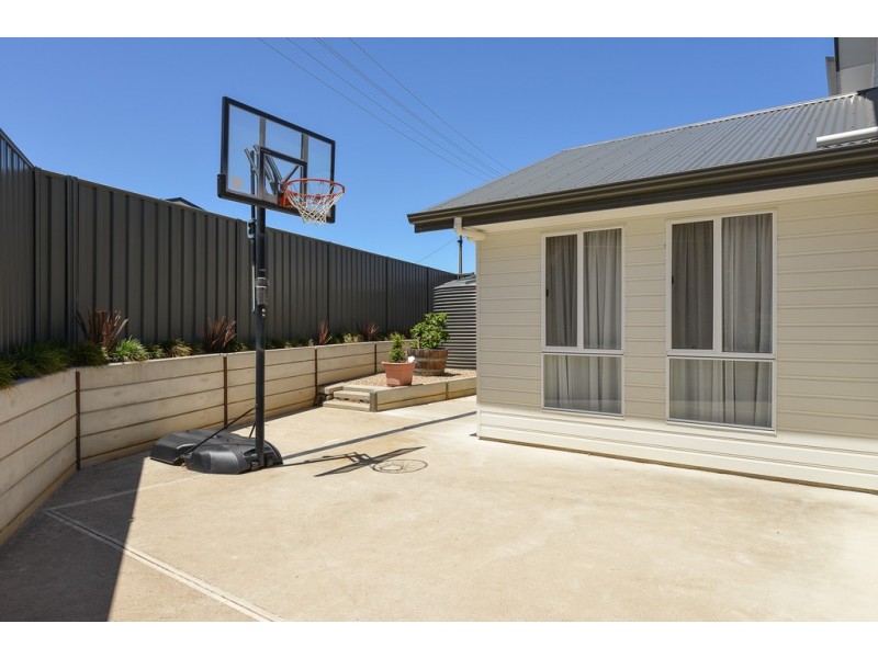 5 The Drive, Mccracken SA 5211