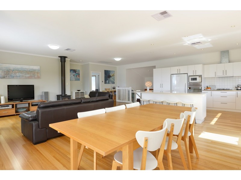 24 Warland Avenue, Victor Harbor SA 5211