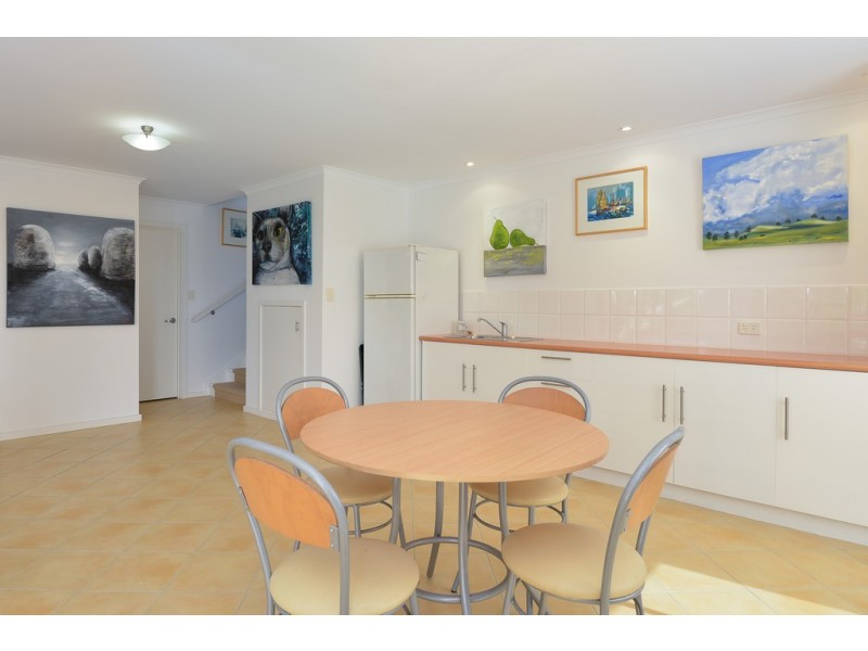 24 Warland Avenue, Victor Harbor SA 5211