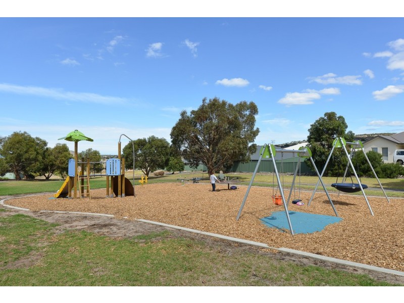 1 Wishart Crescent, Encounter Bay SA 5211