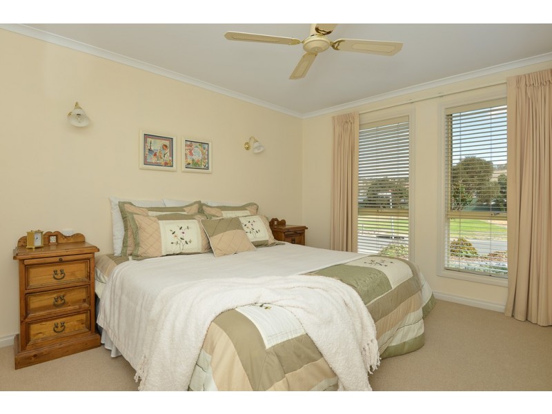 1 Wishart Crescent, Encounter Bay SA 5211