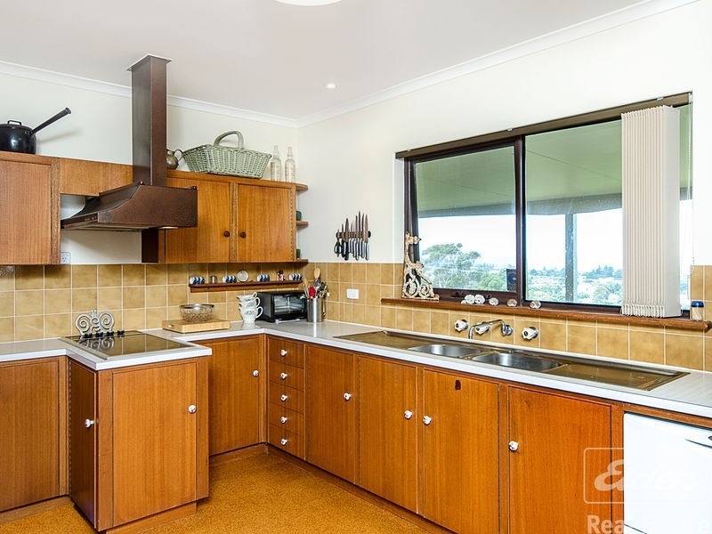 4 Mollien Avenue, Encounter Bay SA 5211