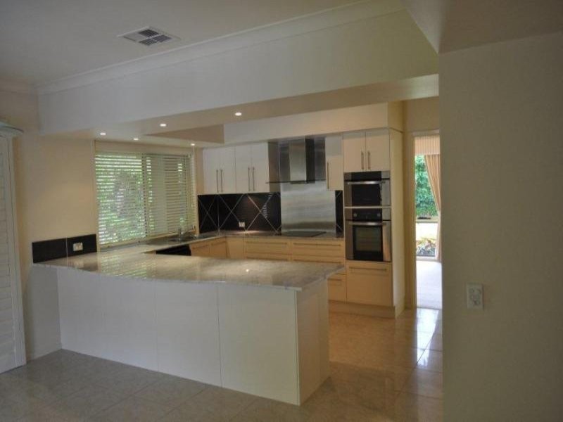 27 Stratford Park Dr, Pomona QLD 4568