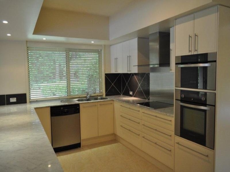 27 Stratford Park Dr, Pomona QLD 4568