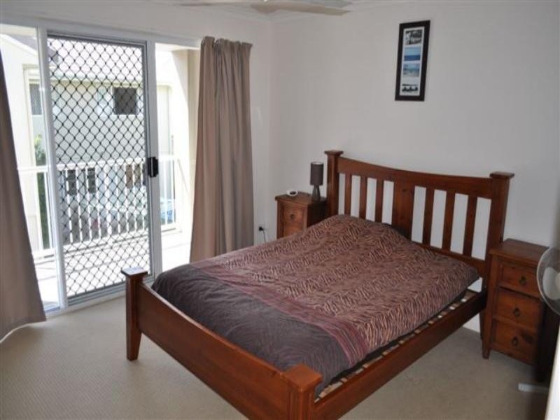 2/18 Lake Weyba Dr, Noosaville QLD 4566