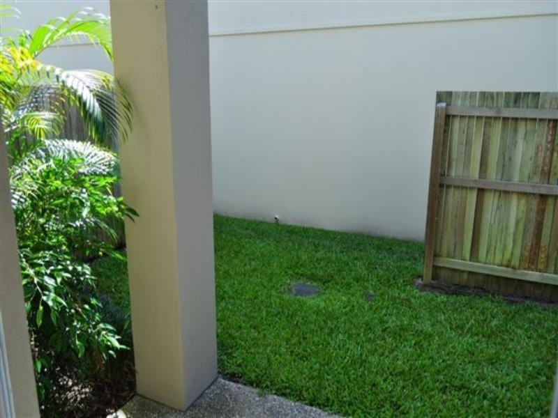2/18 Lake Weyba Dr, Noosaville QLD 4566