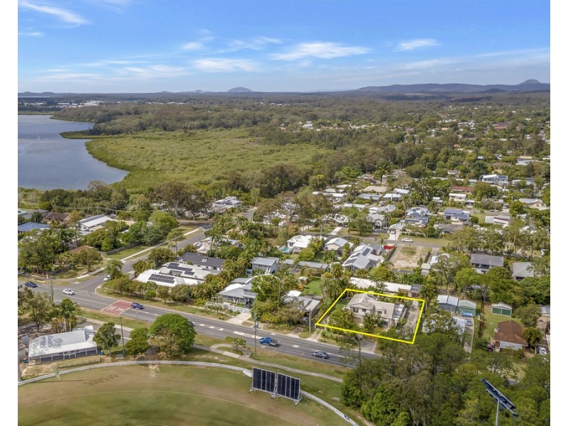 11 Poinciana Ave, Tewantin QLD 4565